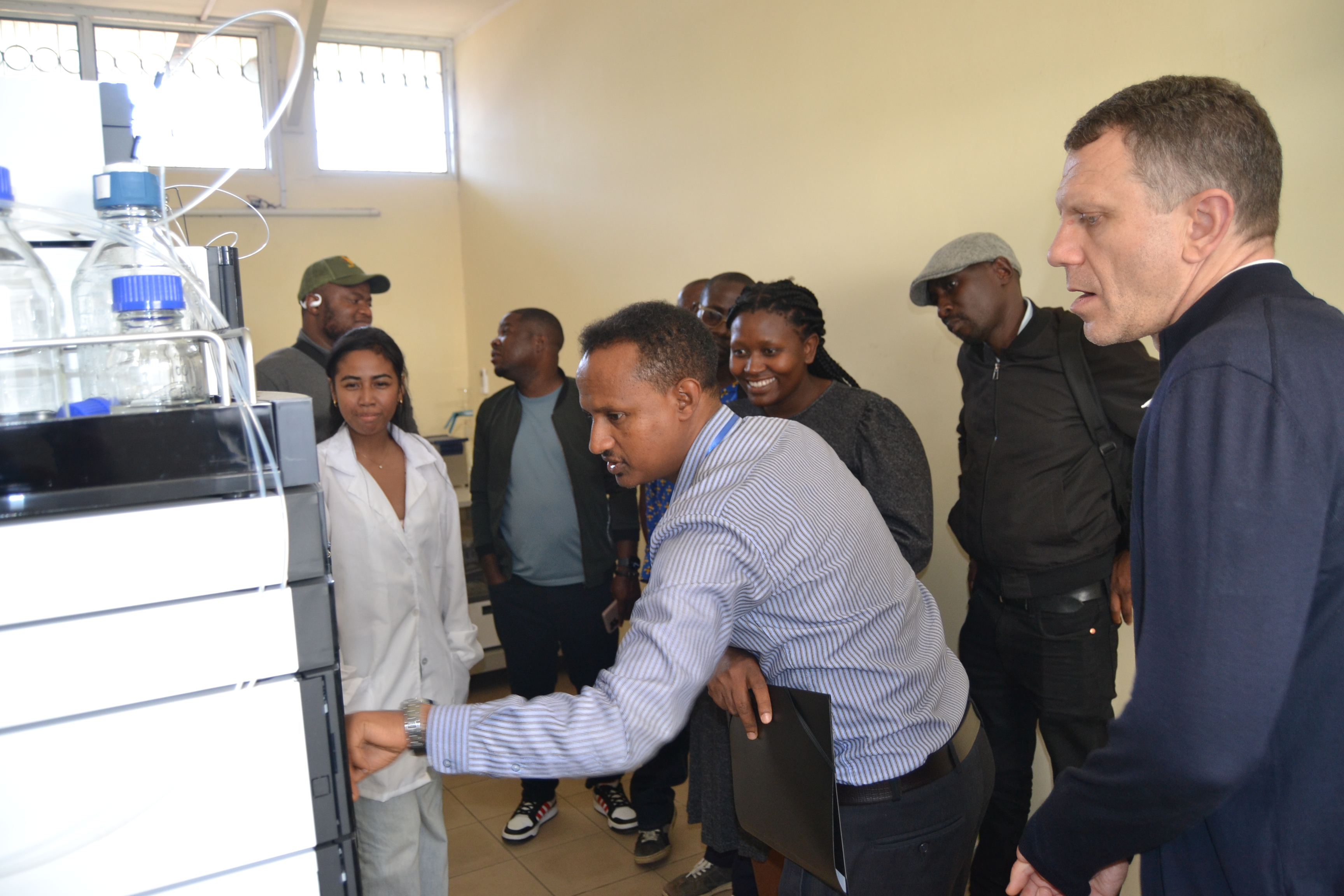 Visite au Laboratoire National de Diagnostic Vétérinaire